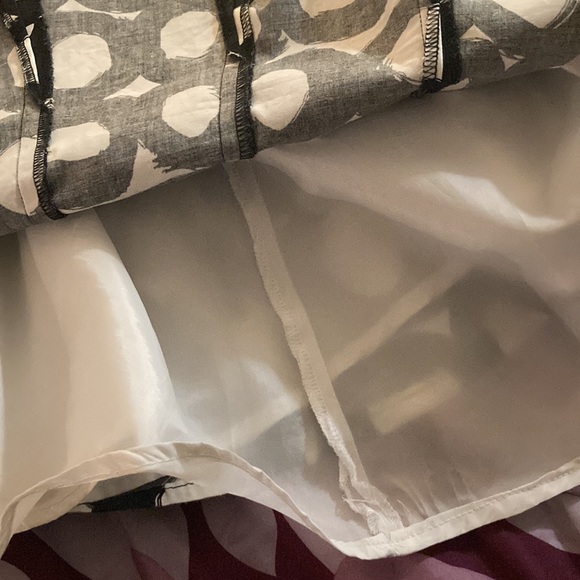 Black and white patterned skirt - Picture 2 of 2